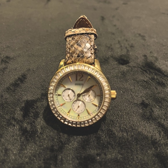 Guess watch - Picture 3 of 3